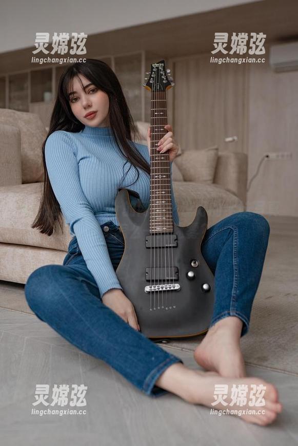 Alina Becker的网盘：说好的学妹写真呢，怎么一片迷雾？